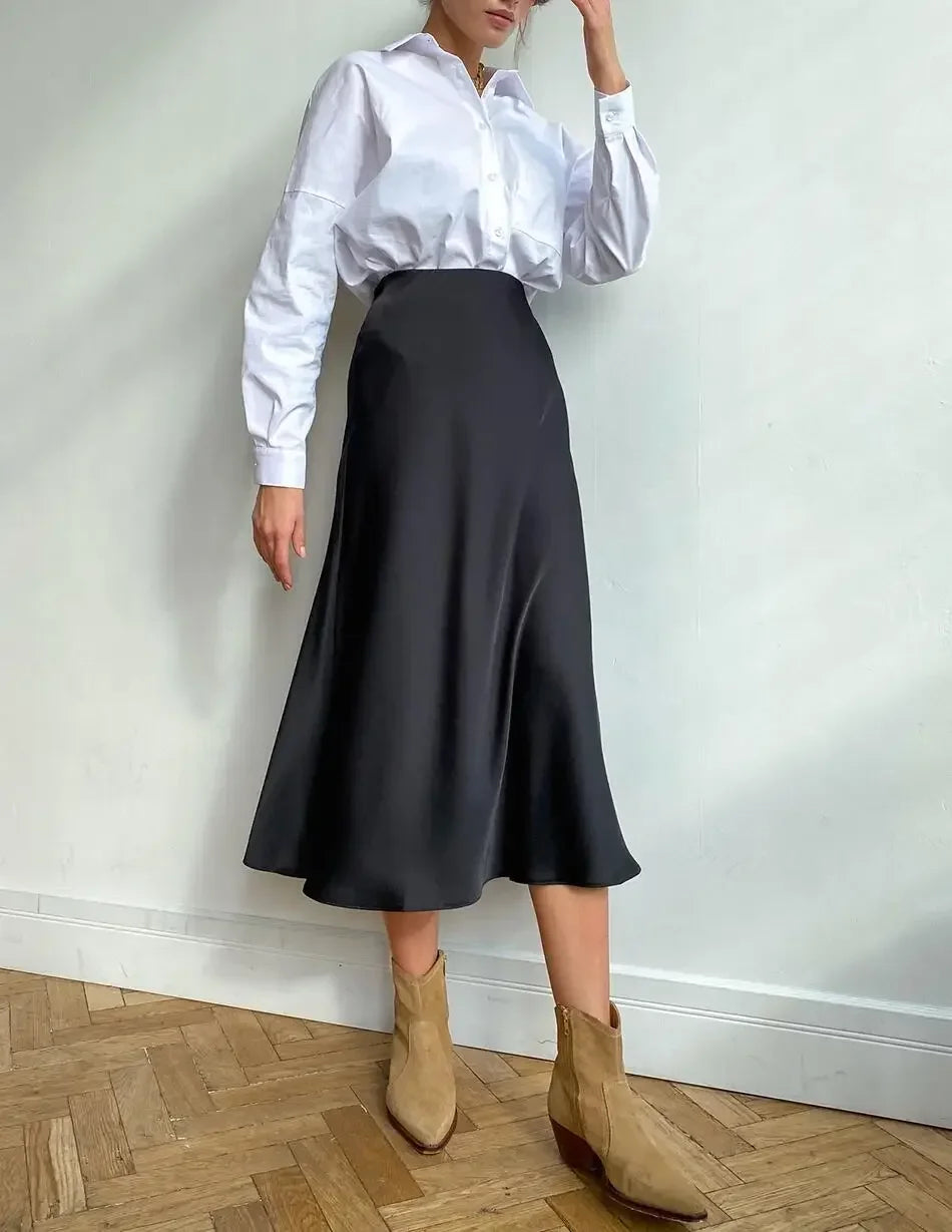 Close-up of the waistband of the skirt.