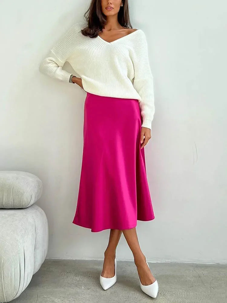 Casual yet elegant skirt styled with a long cardigan.