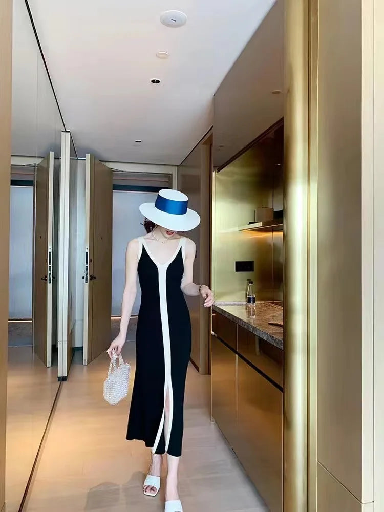 Fashionable black maxi dress for any event.