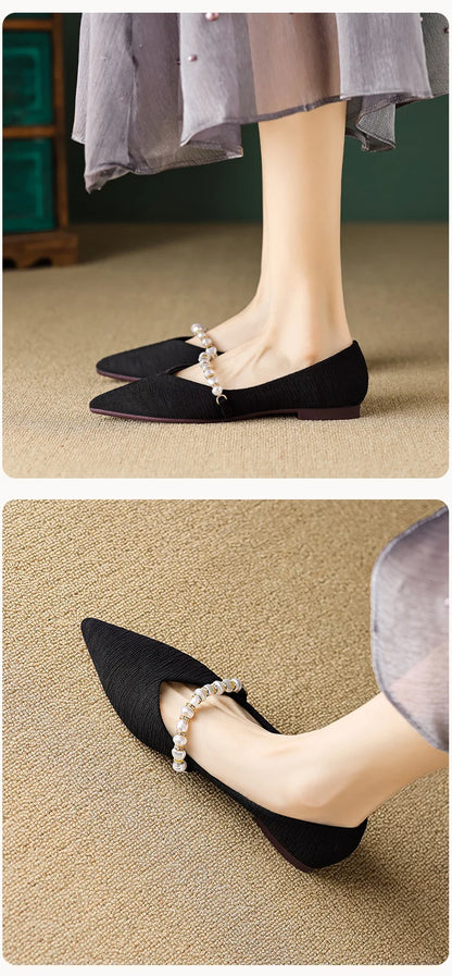 Women's flat shoes in black polyurethane lining