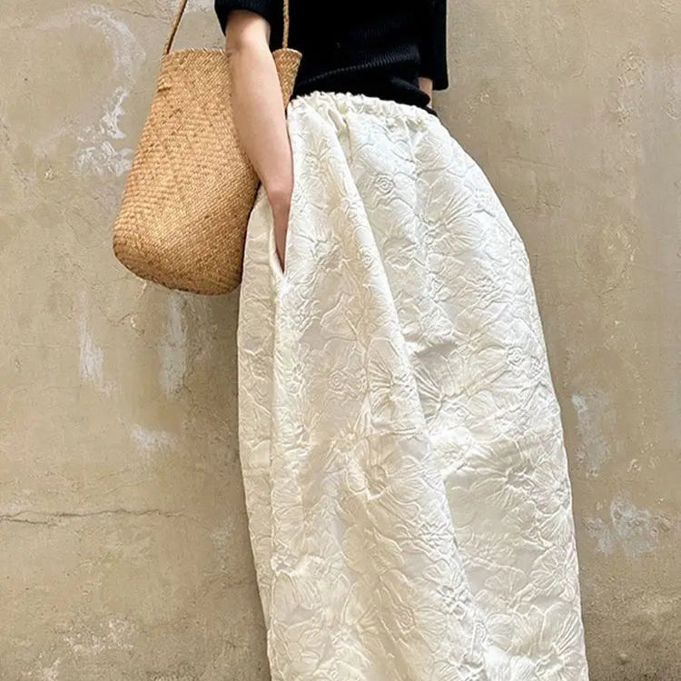 Patterned loose skirt paired with a summer hat and sandals.
