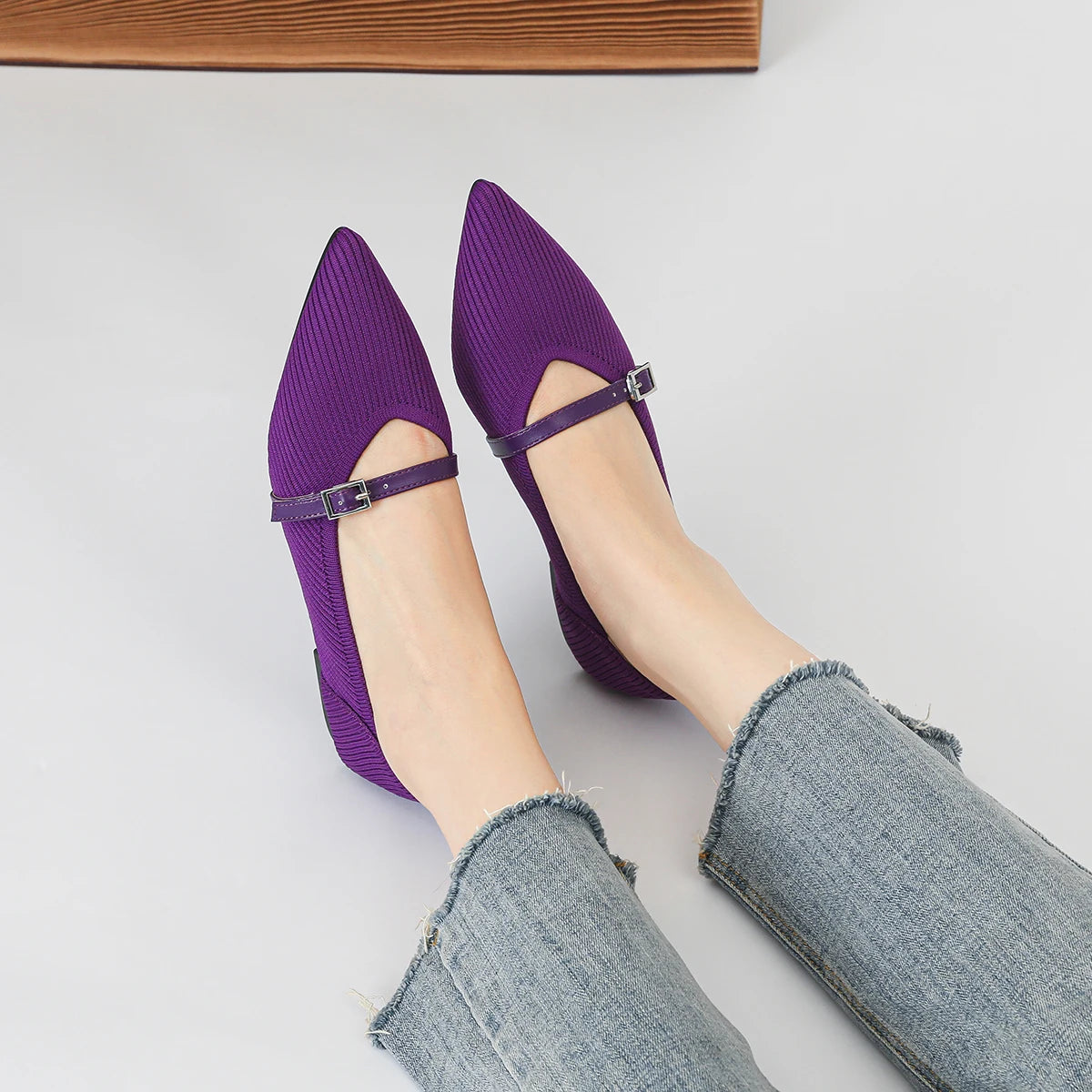 Versatile pointed flat shoes for women