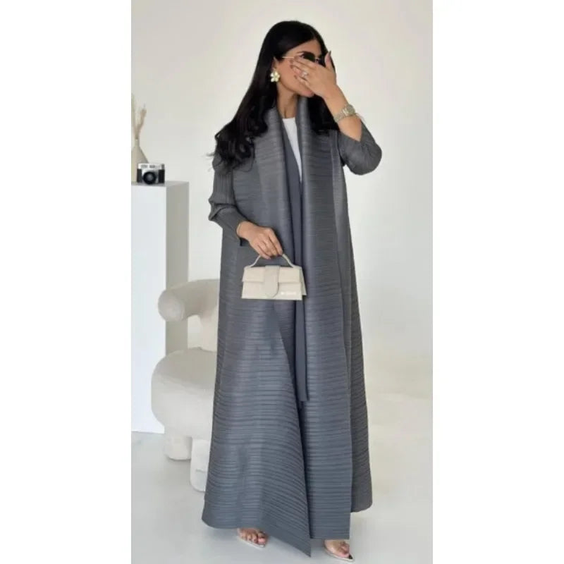 Lightweight and Flowing Abaya with Wrinkled Waist Design
