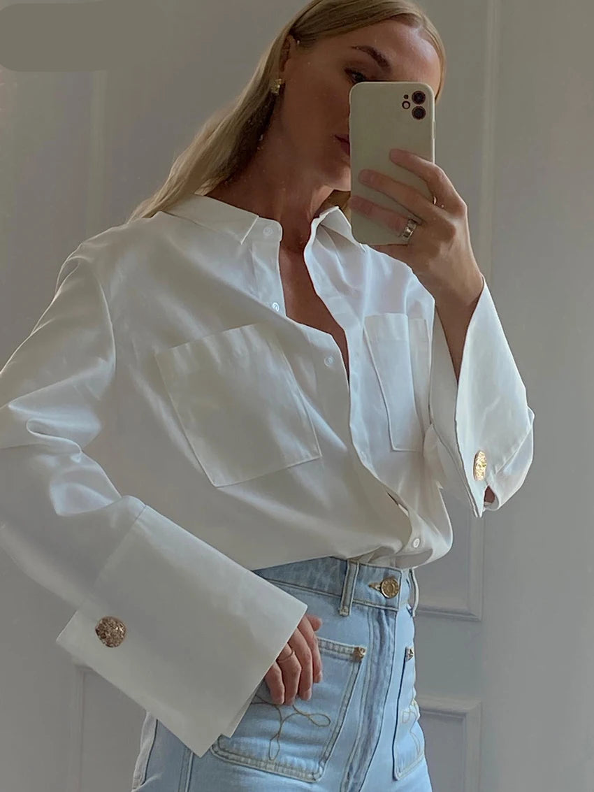 Loose white shirt with pockets
