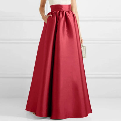 Casual styling of the maxi skirt with a t-shirt
