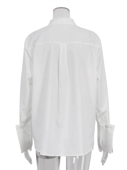 Women’s versatile white pocket shirt
