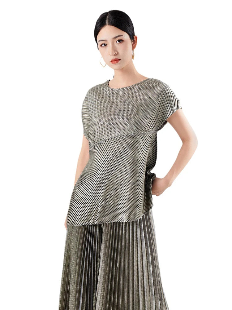 Side view of a model showcasing the LANMREM T-shirt's pleated details.