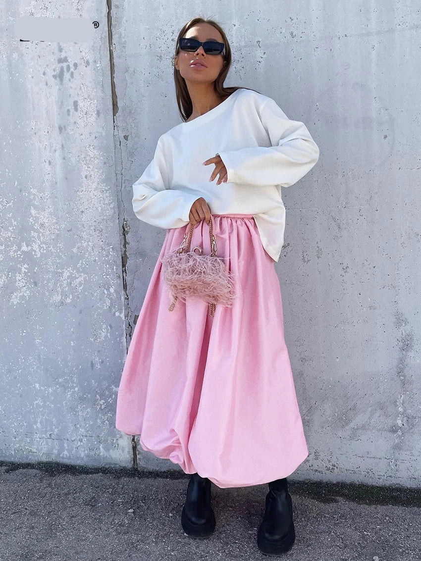 Chic pairing of the long skirt with a fitted top and heels
