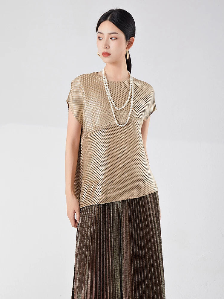 Front view of LANMREM Bronzing Pleated T-shirt styled with jeans.