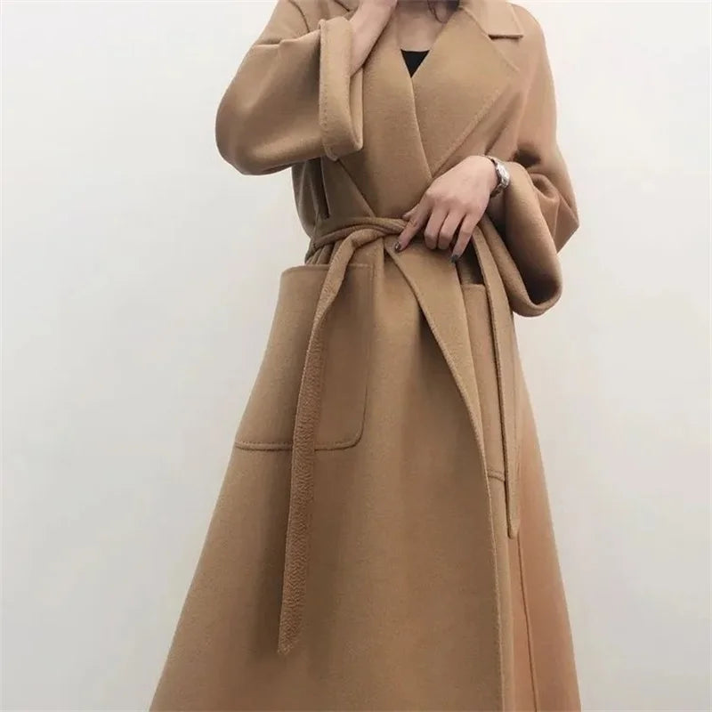 Warm and lightweight water ripple wool coat for women.