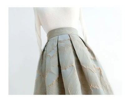 Elegant, timeless look with the jacquard fluffy skirt
