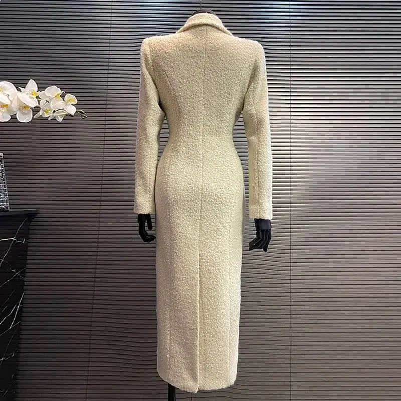 Fashionable Women’s Coat with Structured Suit Collar and Tailored Fit.