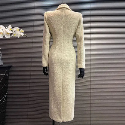 Fashionable Women’s Coat with Structured Suit Collar and Tailored Fit.