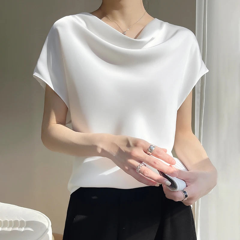 Comfortable, breathable sleeve t-shirt for casual outfits.
