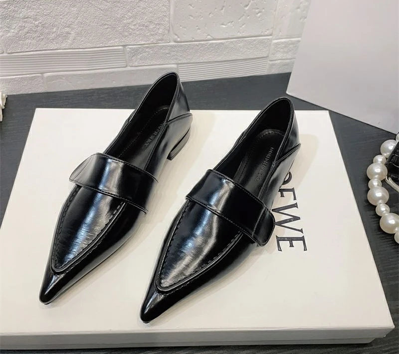 Timeless luxury leather pointed toe flats.
