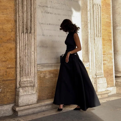 Stunning pleated long dress for elegant occasions
