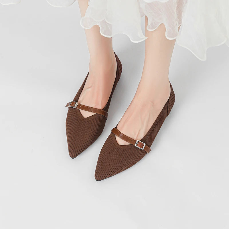 Elegant women's flat shoes for casual wear
