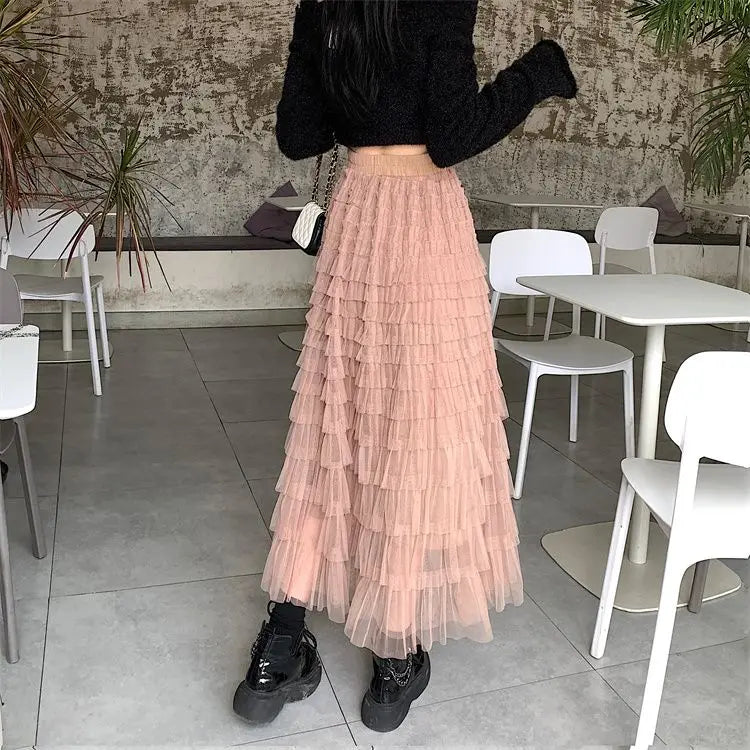 Chic and modern styling of the lace tulle long skirt
