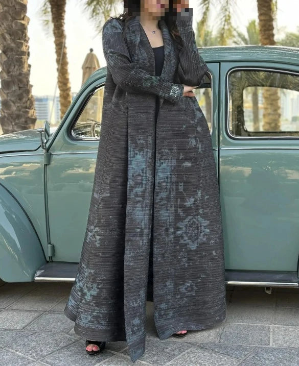 Traditional Meets Contemporary: Abaya Saudi Fashion with Wrinkled Waist
