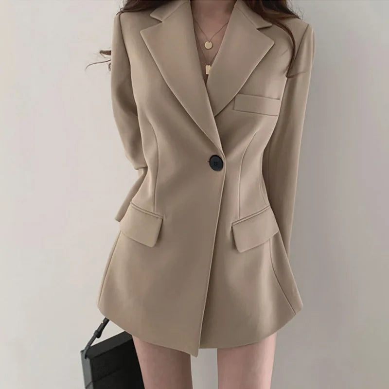 Elegant women's office blazer with fitted tailoring