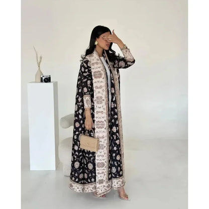 Versatile Abaya Saudi Fashion with Feminine Wrinkled Waist Detail
