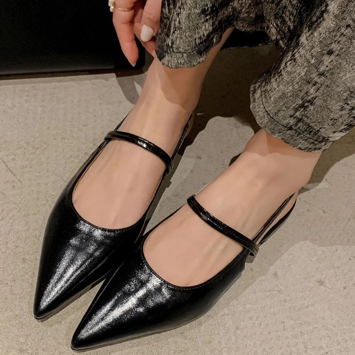 Chic Pointed Toe Flats
