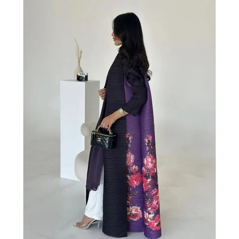 Trendy Abaya Saudi Fashion with Distinctive Wrinkled Waist Design
