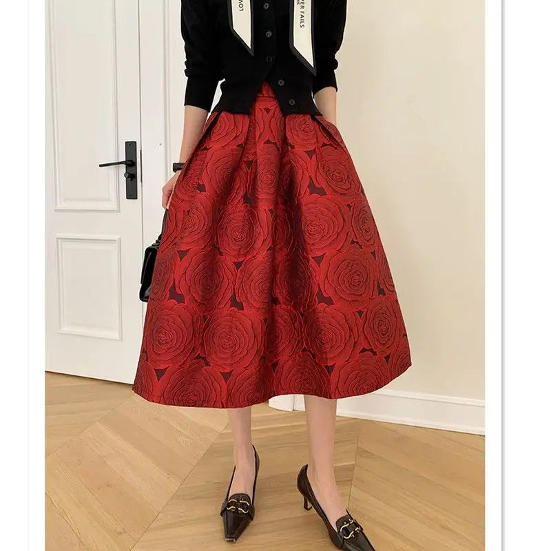 Relaxed fit and comfortable style of the midi skirt
