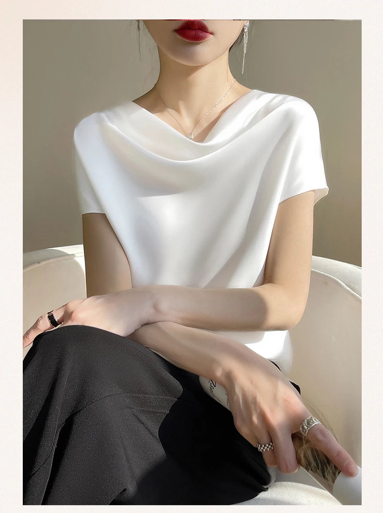 Loose bottom solid color t-shirt for casual wear.
